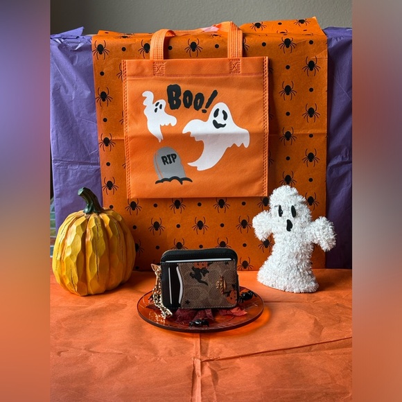 🎃👻🐈‍⬛ COACH ZIP CARD CASE IN SIGNATURE CANVAS  WITH HALLOWEEN PRINT 🐈‍⬛👻🎃 - Picture 1 of 16